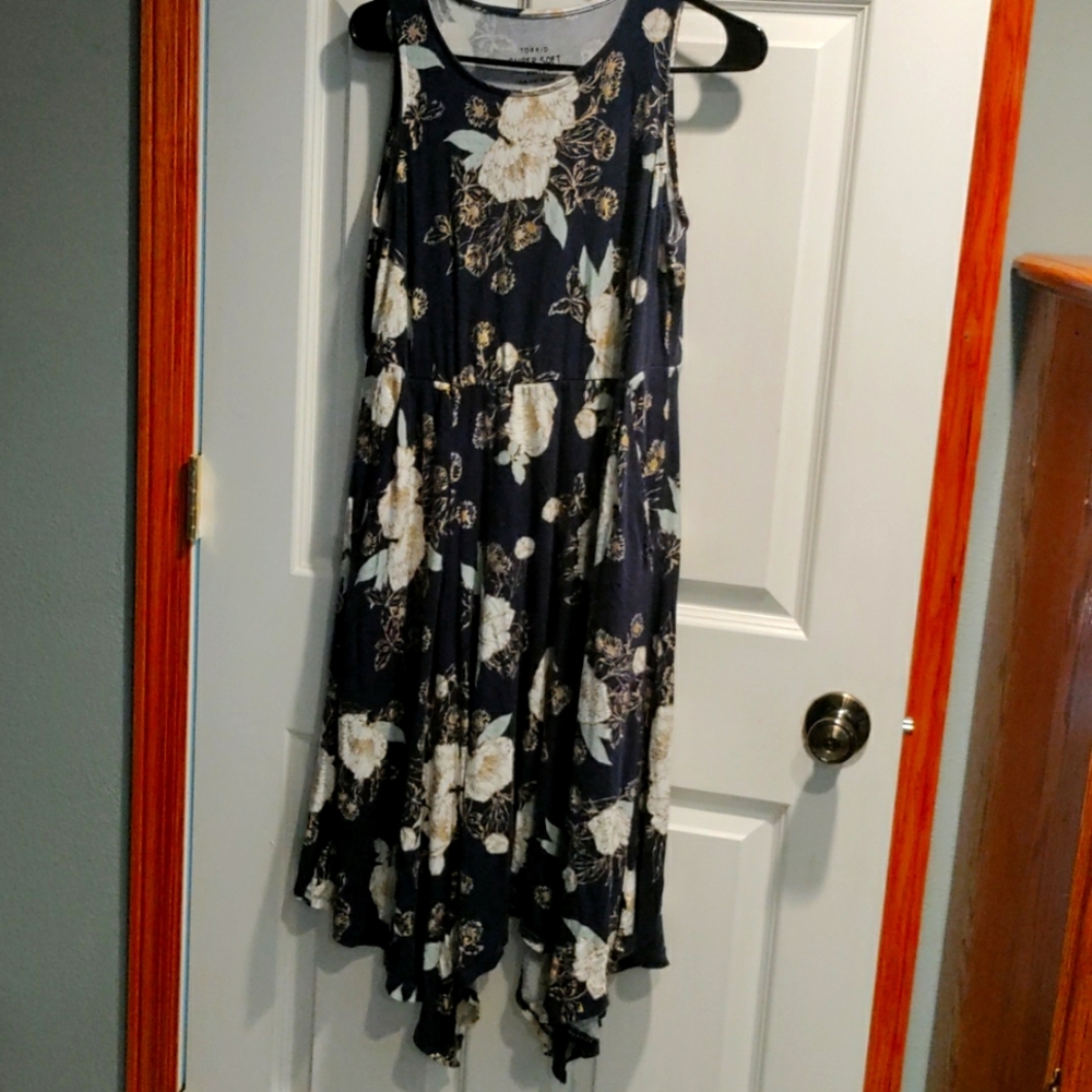 Handkerchief style sleeveless dress with pockets
